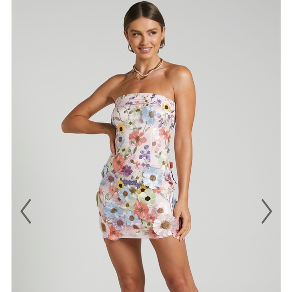 3d Floral Dress🌸 - Picture 3 of 5